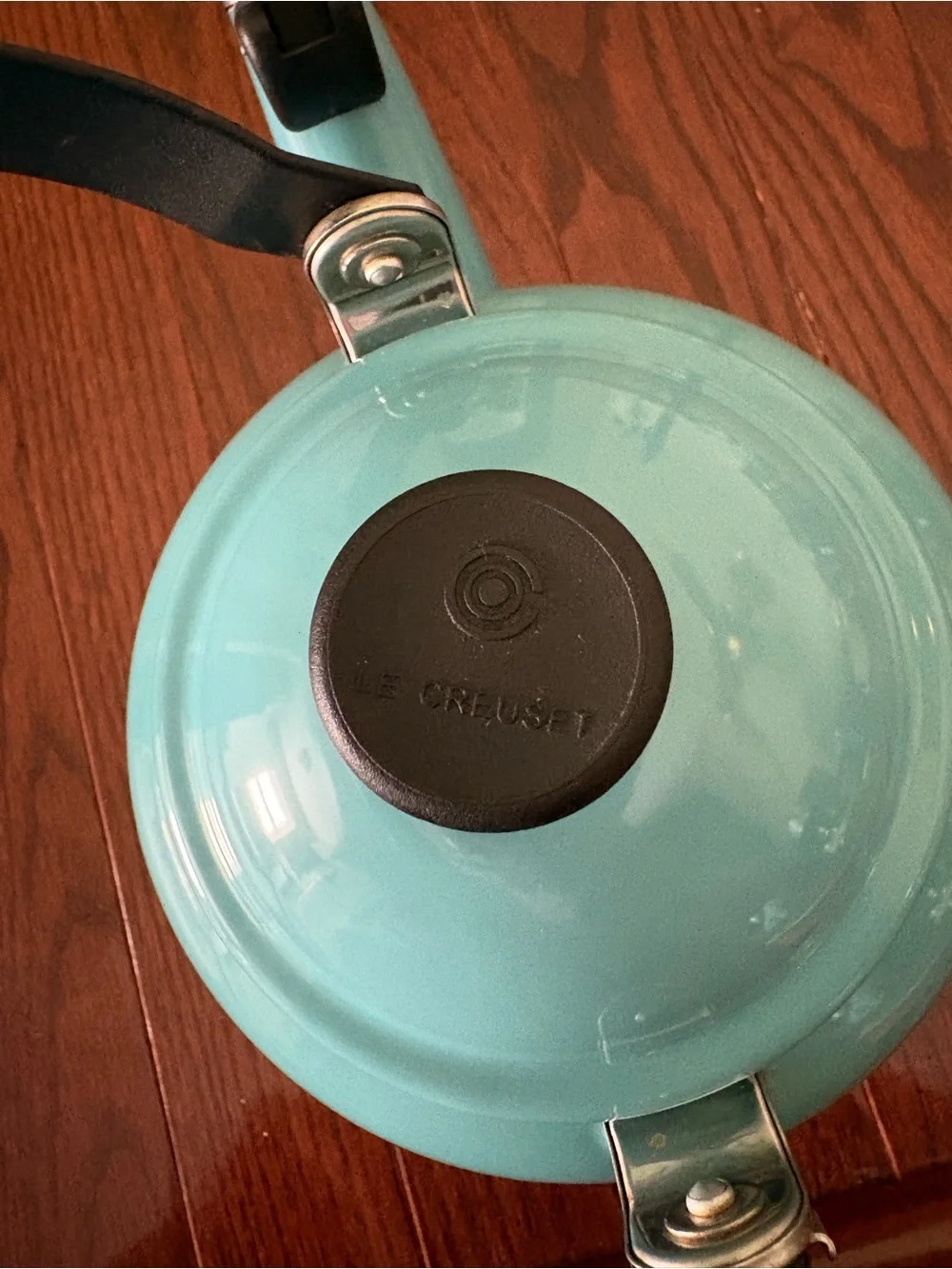 Le Creuset Tea Kettle Caribbean 1.25qt - Picture 3 of 7